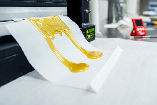 Rosin Dabs: A Guide to Solventless Extraction & How to Make it at Home